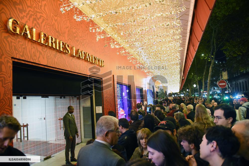 Clara Luciani During Christmas Opening At Galeries Lafayette - Paris