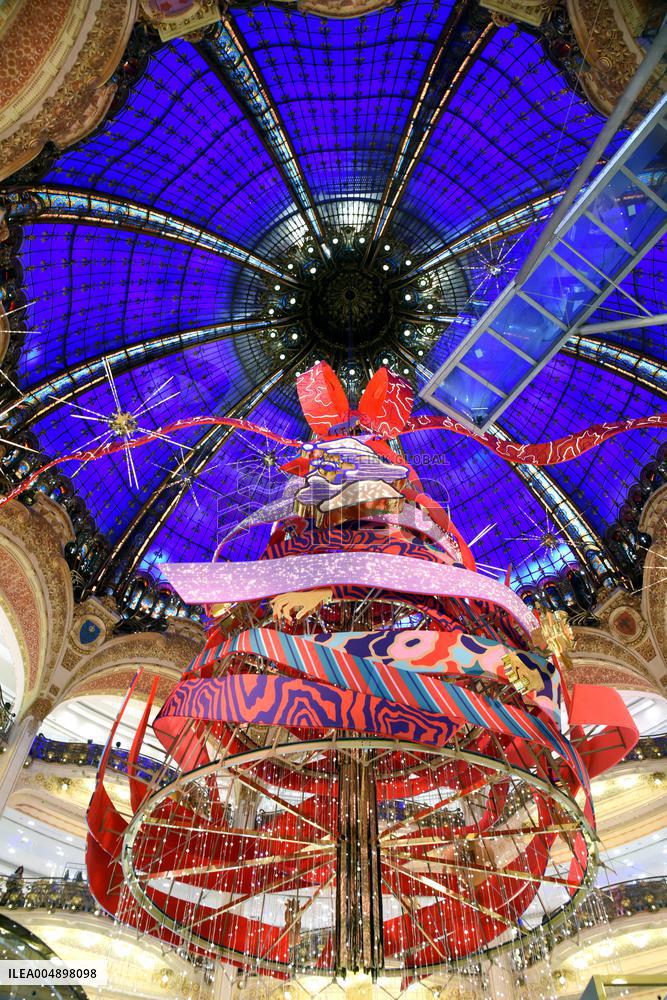 Clara Luciani During Christmas Opening At Galeries Lafayette - Paris