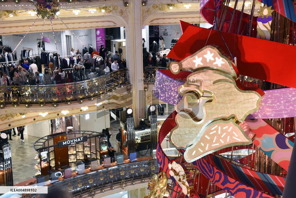 Clara Luciani During Christmas Opening At Galeries Lafayette - Paris