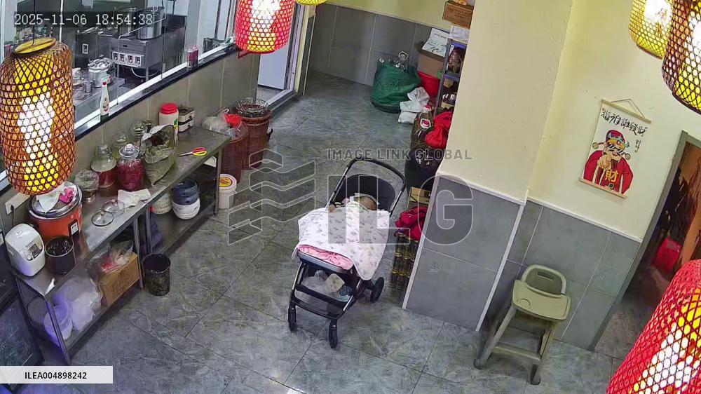 China: Man Catches Falling Baby Just in Time at Anhui Restaurant