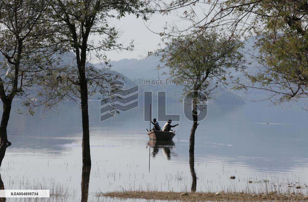 Fishermen in Phangota Lake - India
