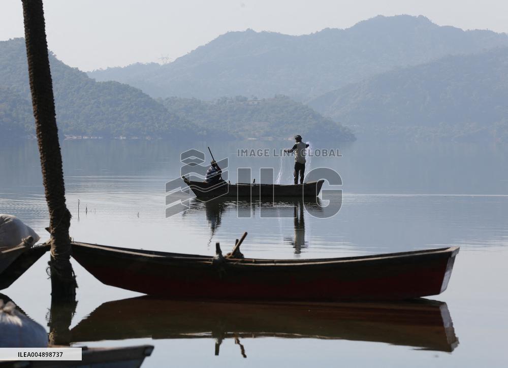 Fishermen in Phangota Lake - India