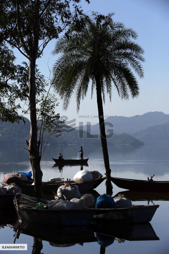 Fishermen in Phangota Lake - India