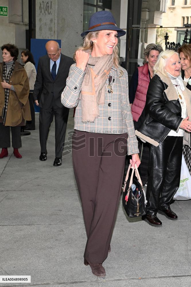 Infanta Elena Visits Nuevo Futuro 2025 Flea Market - Madri