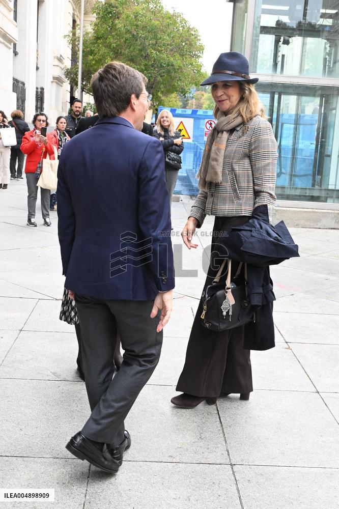 Infanta Elena Visits Nuevo Futuro 2025 Flea Market - Madri