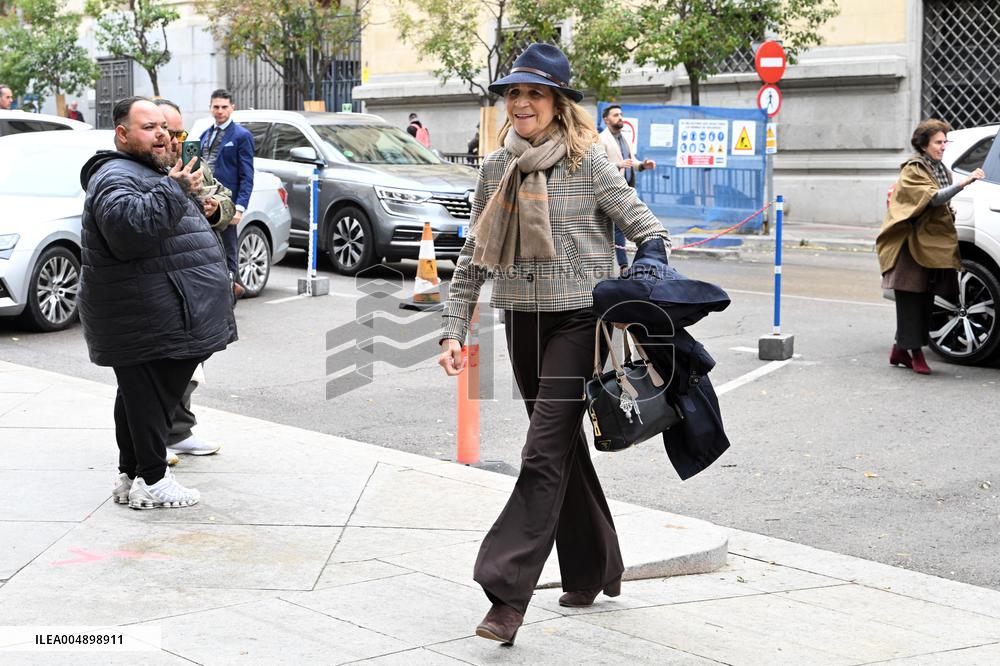 Infanta Elena Visits Nuevo Futuro 2025 Flea Market - Madri