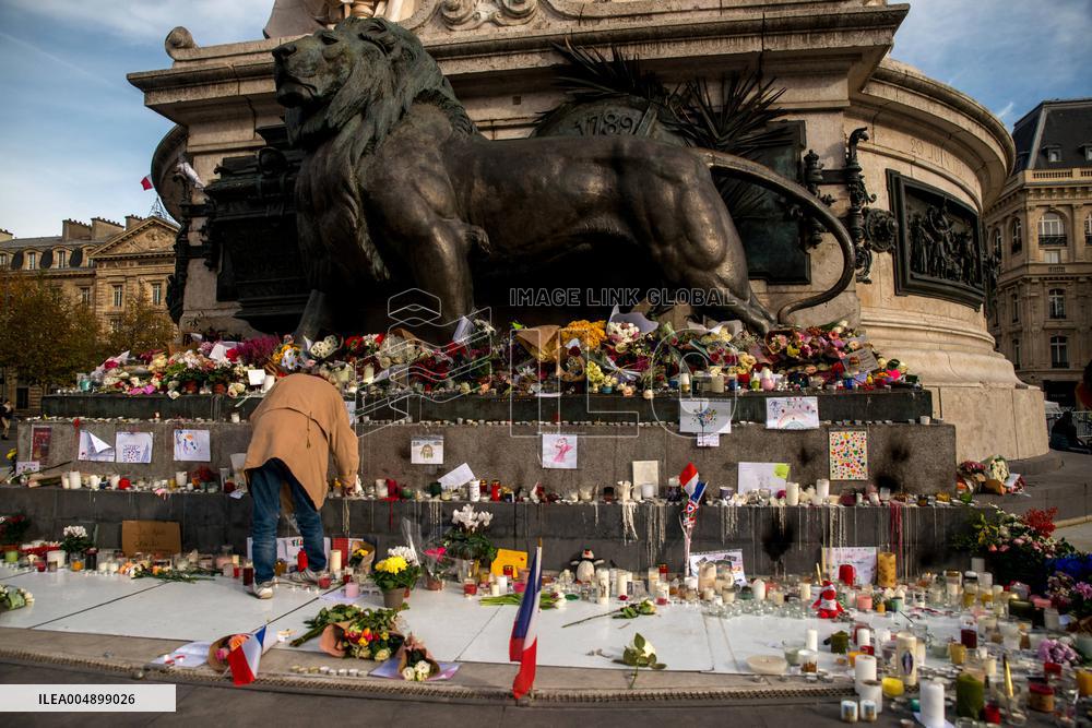 Tribute to November 13 at Republique Square - Paris
