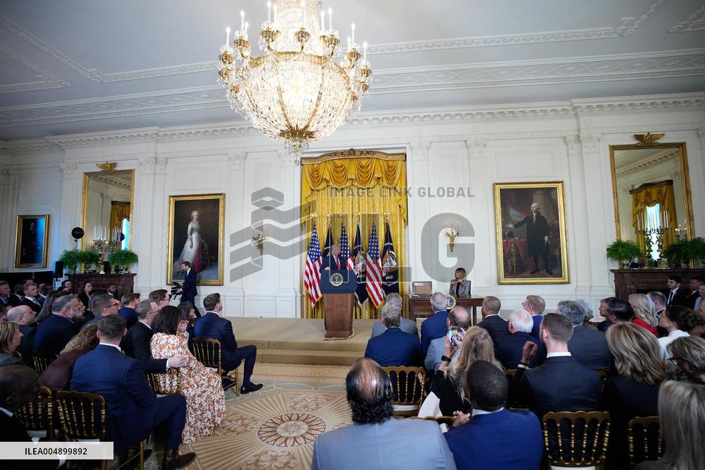 Donald Trump Signs Fostering the Future Executive Order - Washington