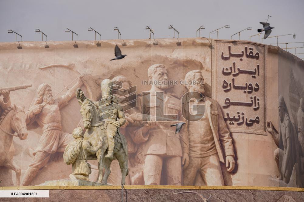 Tehran Displays Persian Empire Statue - Iran