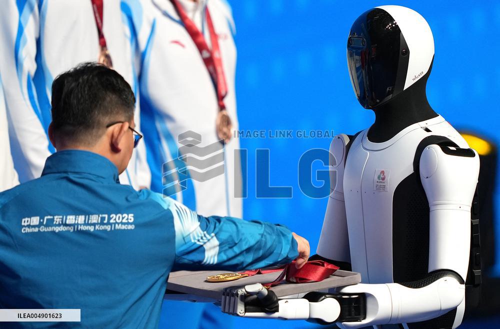 Humanoid Robot Appears At Boxing Awards - Shenzhen