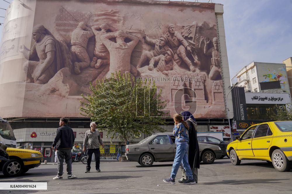 Tehran Displays Persian Empire Statue - Iran
