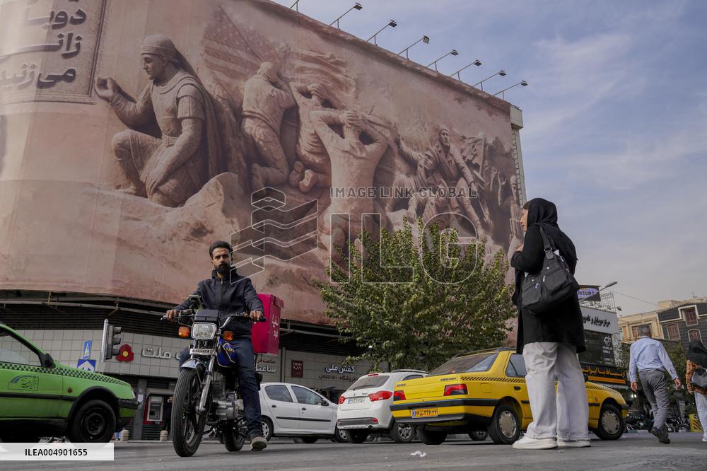 Tehran Displays Persian Empire Statue - Iran