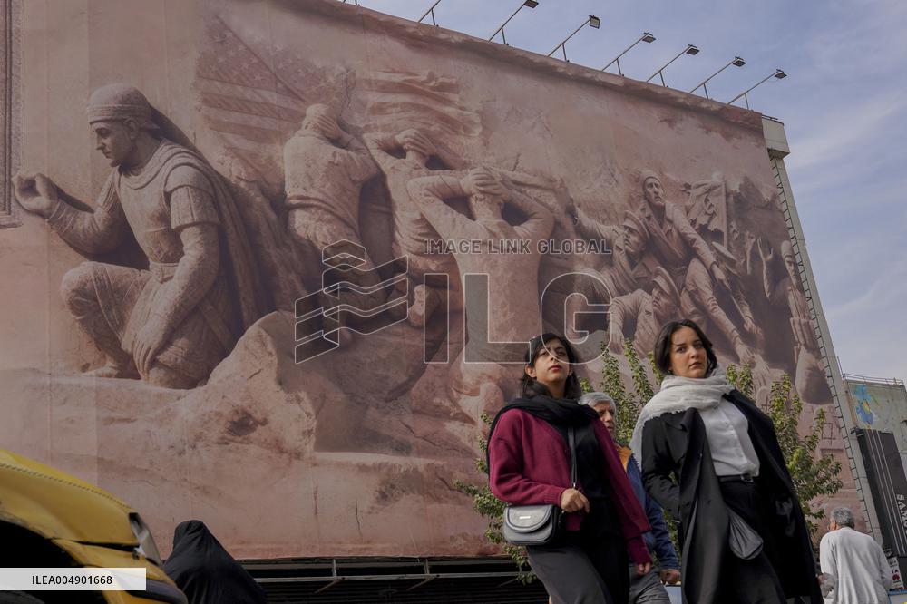 Tehran Displays Persian Empire Statue - Iran
