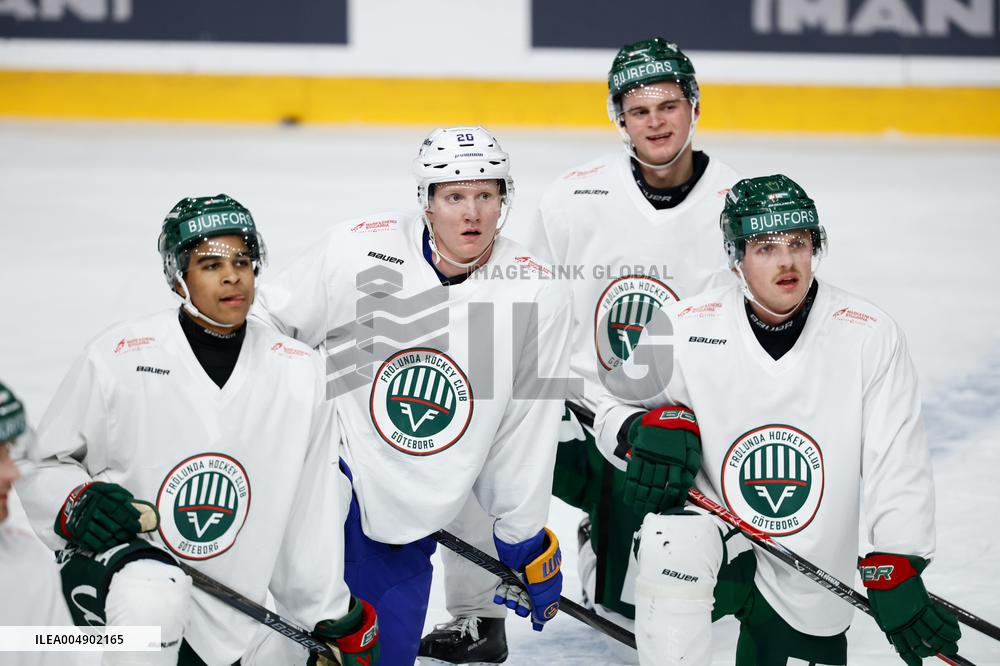 RASMUS DAHLIN TRAINS WITH FRÖLUNDA IN SWEDEN