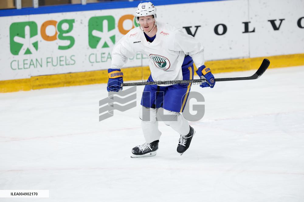 RASMUS DAHLIN TRAINS WITH FRÖLUNDA IN SWEDEN