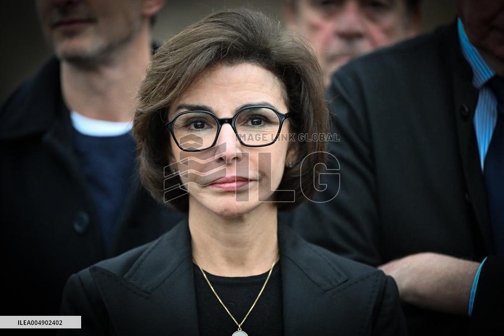 Celebration Marks 475 Years of Parisian Booksellers - France