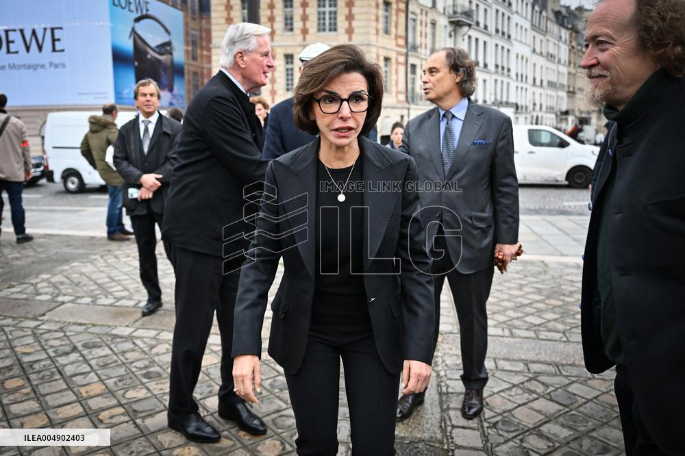 Celebration Marks 475 Years of Parisian Booksellers - France