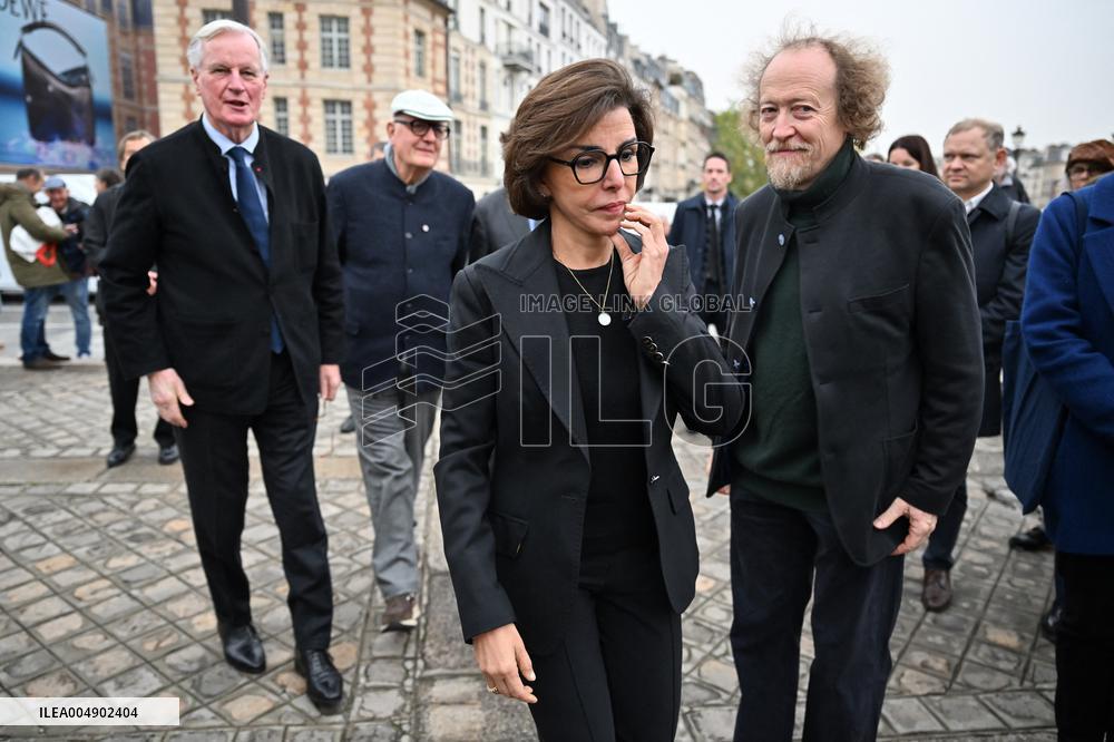 Celebration Marks 475 Years of Parisian Booksellers - France