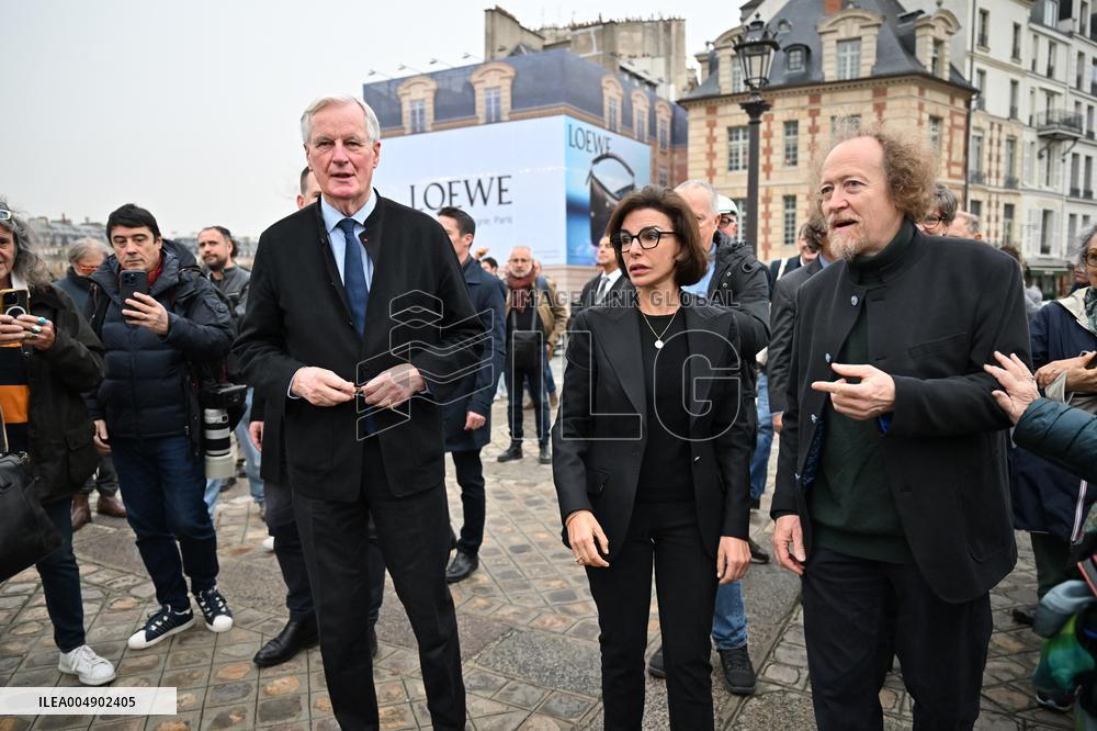 Celebration Marks 475 Years of Parisian Booksellers - France