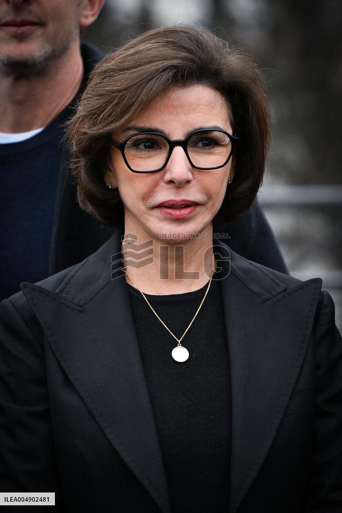 Celebration Marks 475 Years of Parisian Booksellers - France