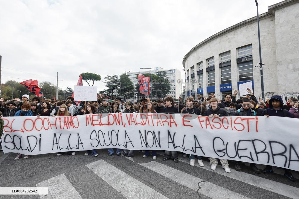 Student Strike And Protest Against Meloni - Rom