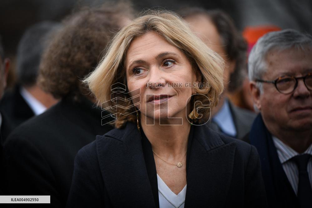 Celebration Marks 475 Years of Parisian Booksellers - France