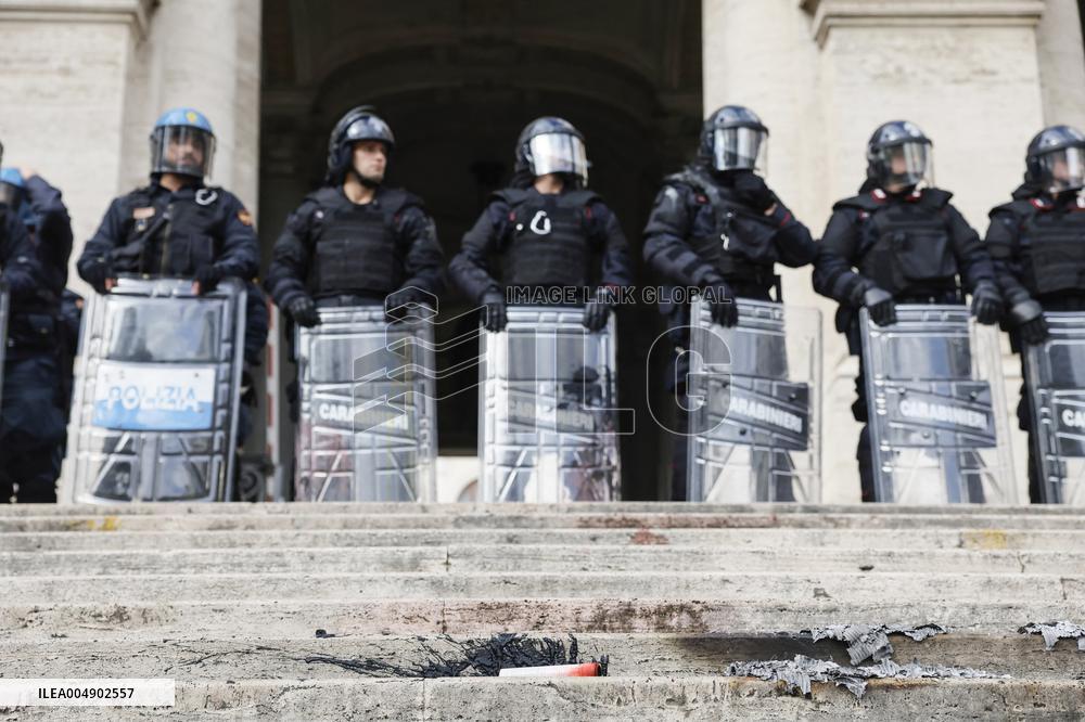 Student Strike And Protest Against Meloni - Rom