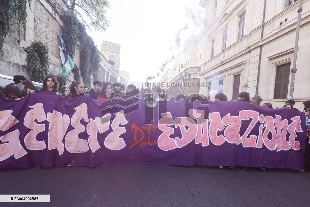 Student Strike And Protest Against Meloni - Rom