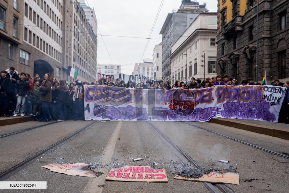 Student Protest Against Meloni And Climate Action - Mila