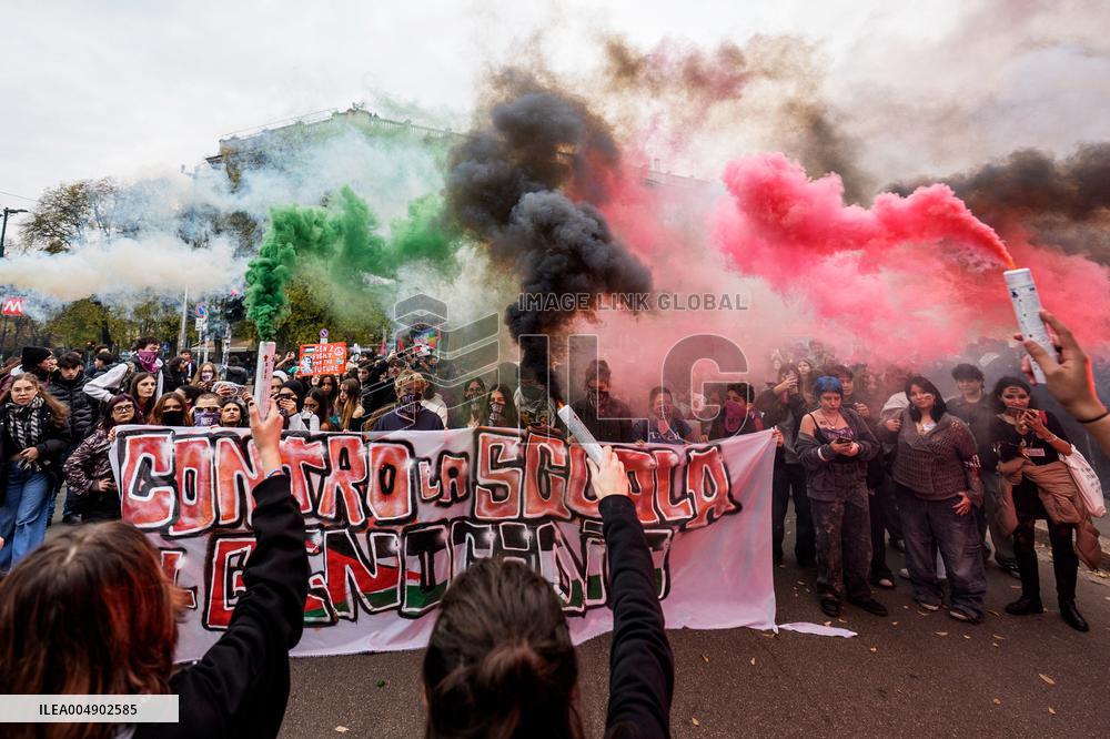 Student Protest Against Meloni And Climate Action - Mila