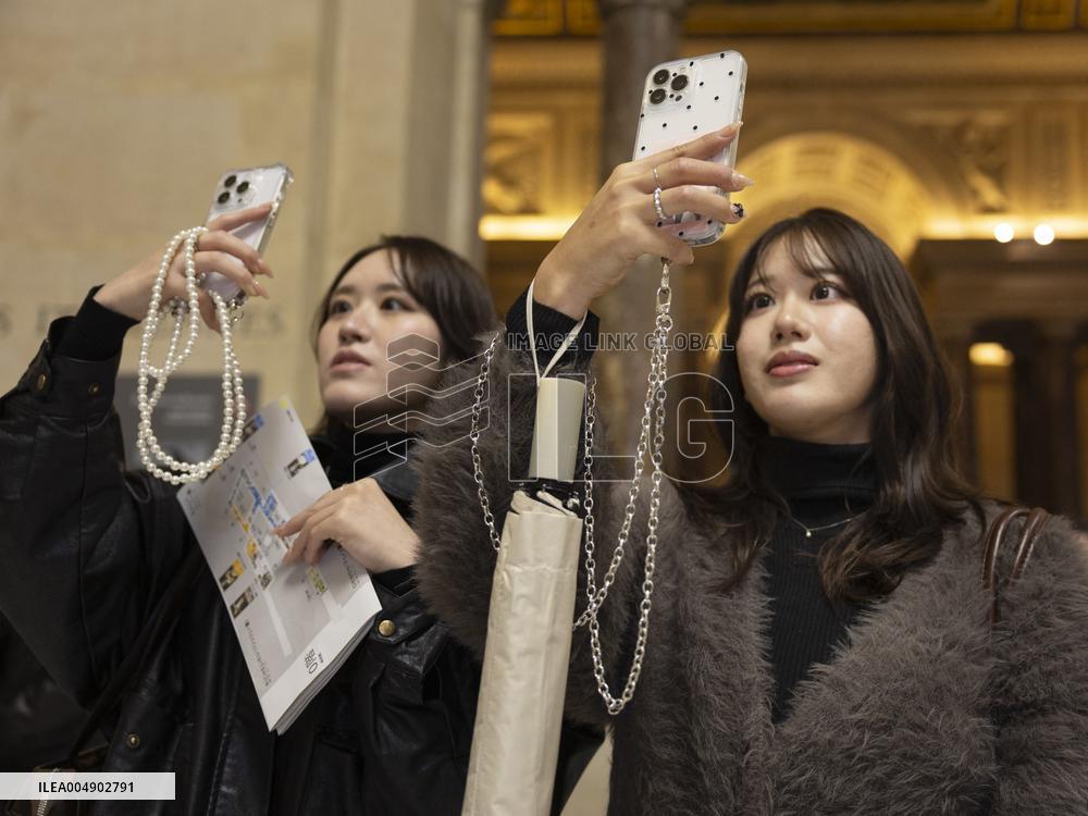 Atmosphere Around Louvres Museum Following Robbery - Paris