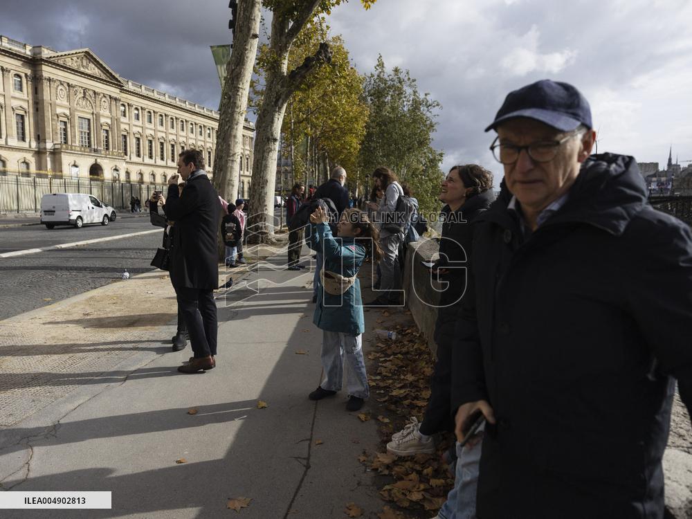 Atmosphere Around Louvres Museum Following Robbery - Paris