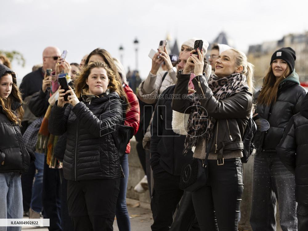Atmosphere Around Louvres Museum Following Robbery - Paris