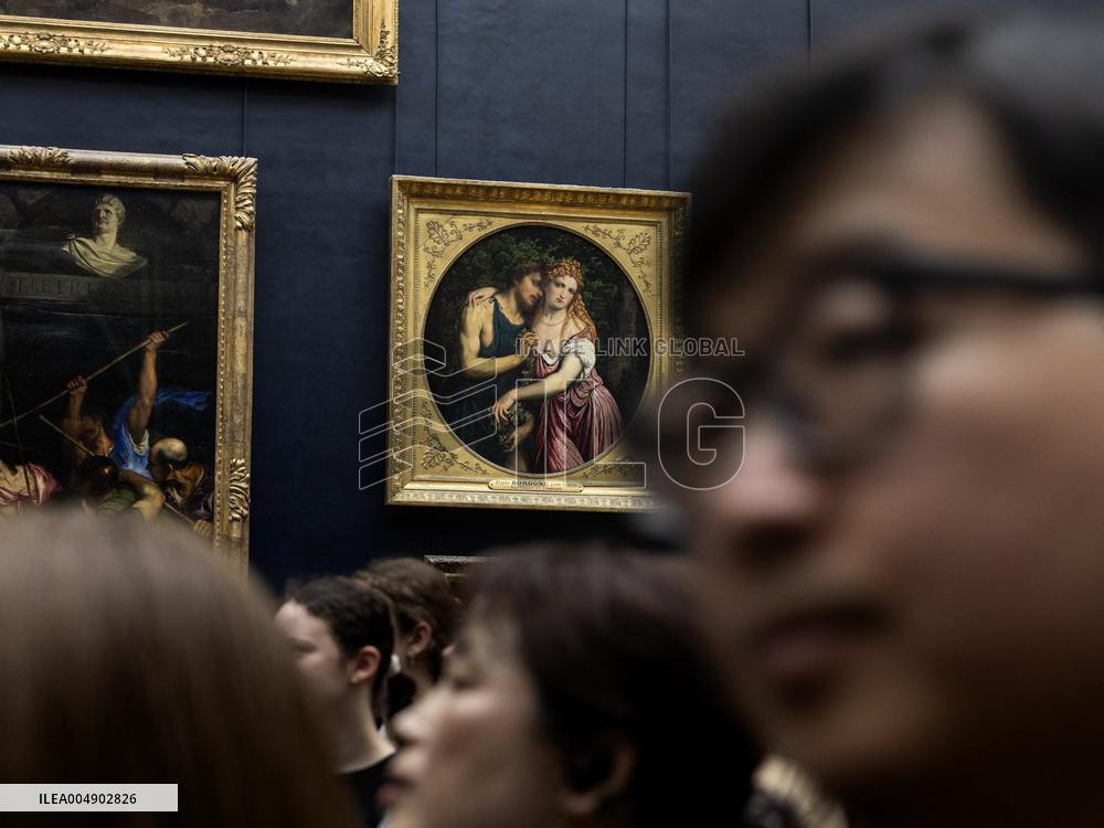 Atmosphere Around Louvres Museum Following Robbery - Paris