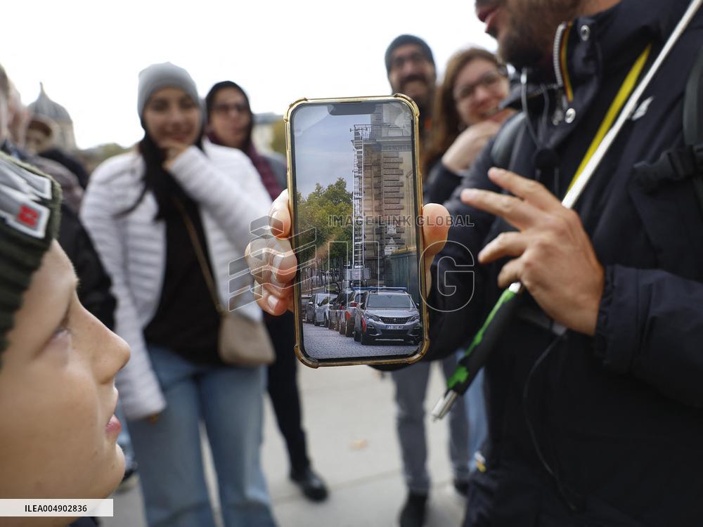 Atmosphere Around Louvres Museum Following Robbery - Paris
