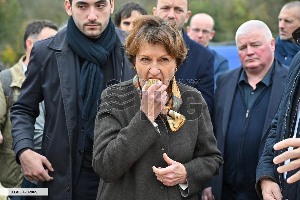 Annie Genevard Visits the Rhone Region - France