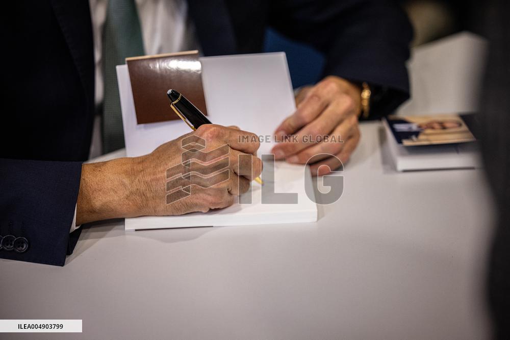 Book signing of Eric Zemmour - Bordeaux