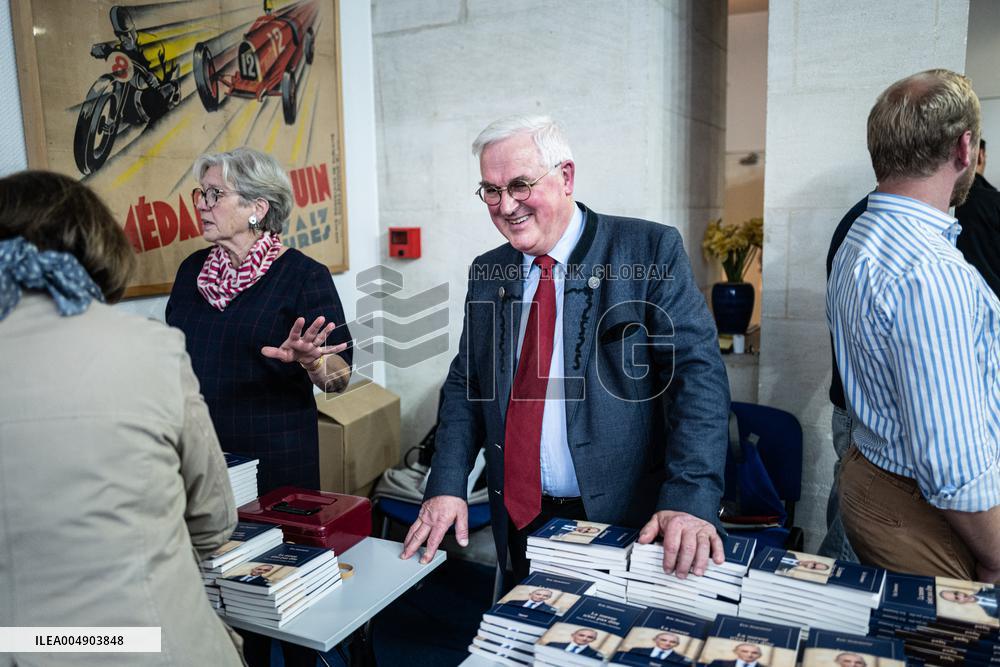 Book signing of Eric Zemmour - Bordeaux
