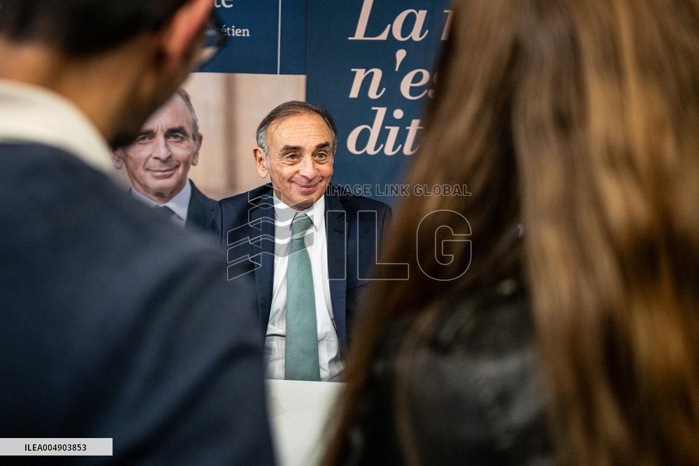 Book signing of Eric Zemmour - Bordeaux