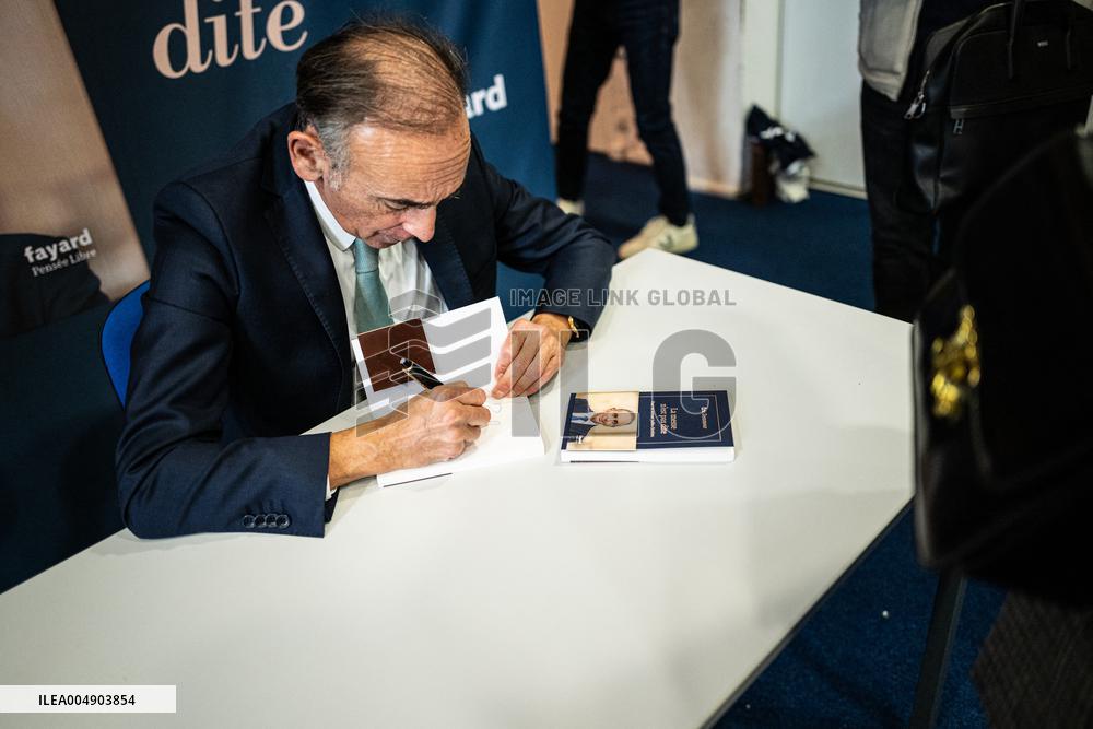 Book signing of Eric Zemmour - Bordeaux
