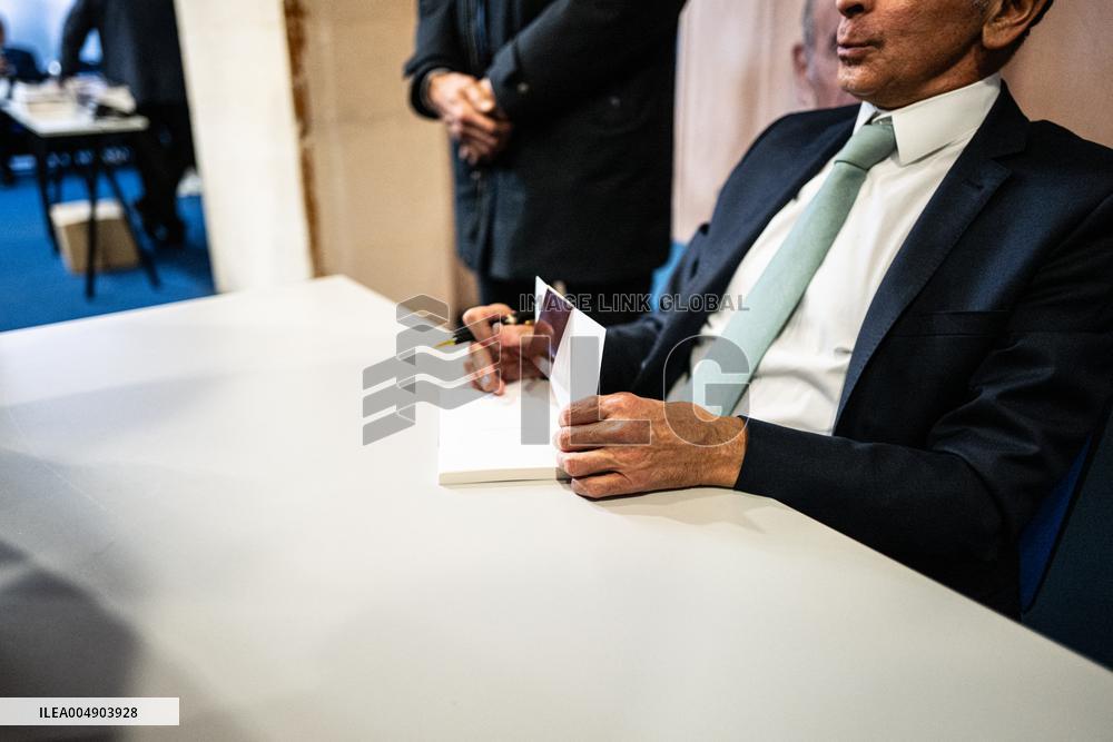 Book signing of Eric Zemmour - Bordeaux