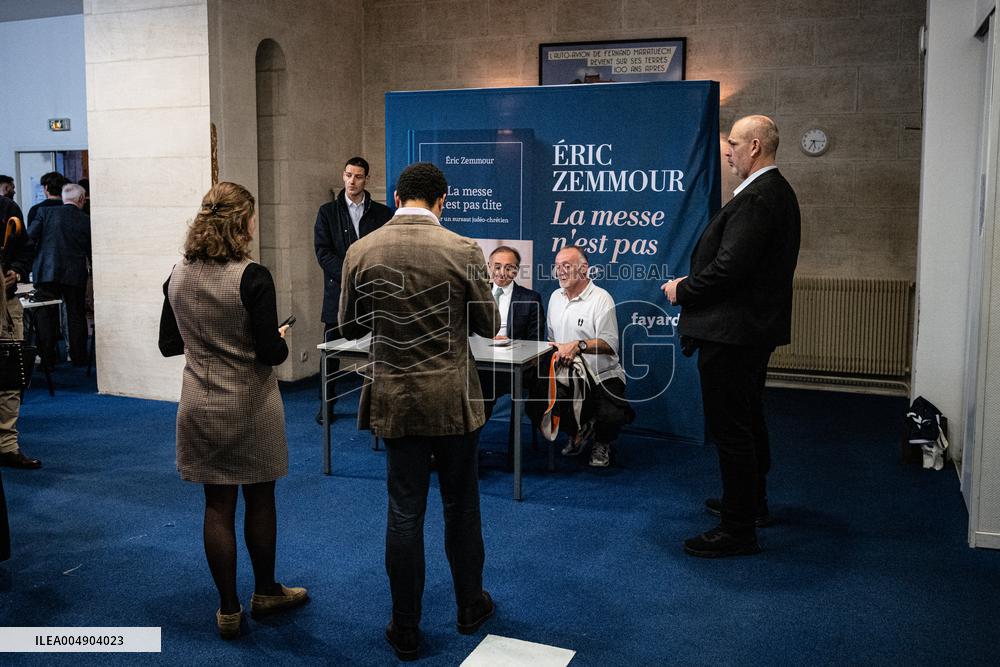 Book signing of Eric Zemmour - Bordeaux
