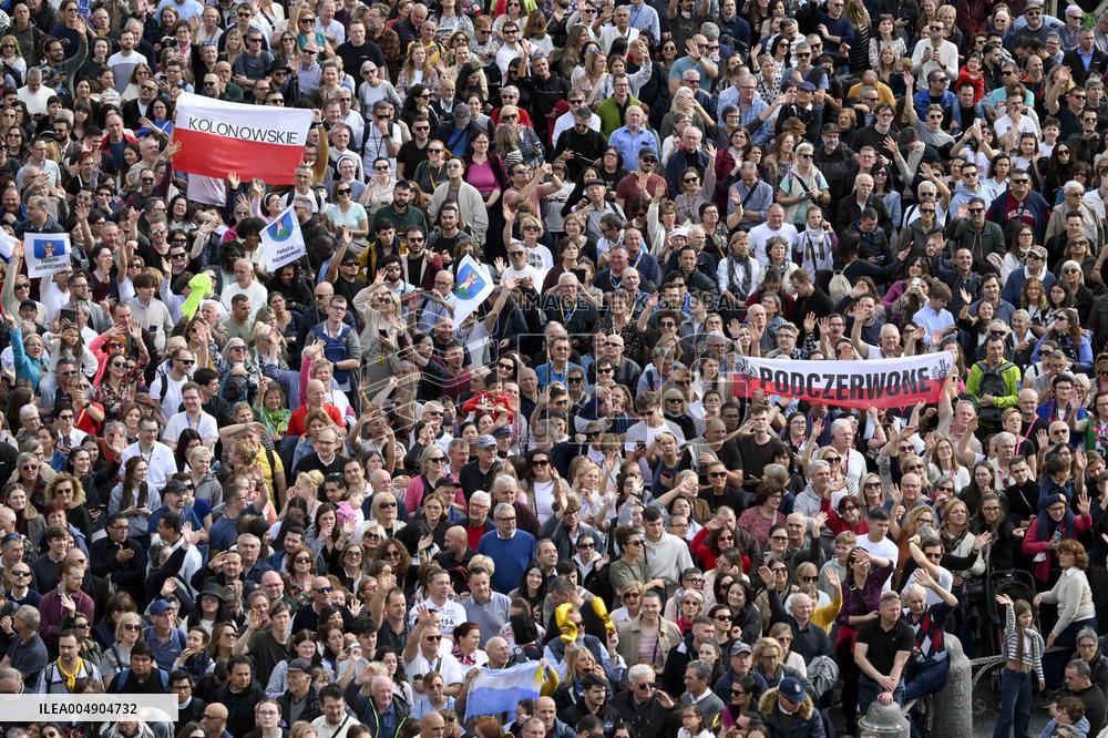 Pope Leo XIV during the Angelus prayer - Vatican