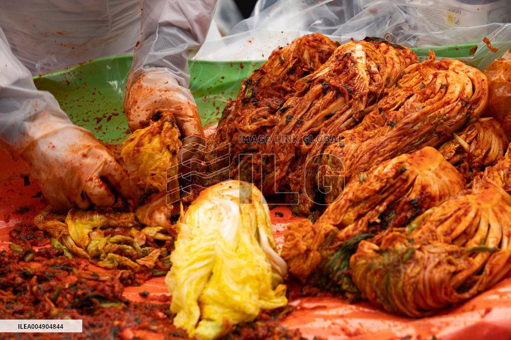 People make Kimchi at the Jogyesa temple - Seoul
