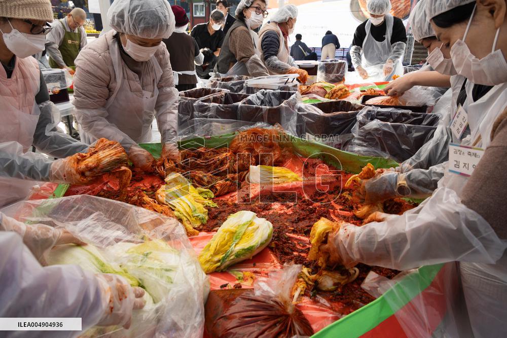People make Kimchi at the Jogyesa temple - Seoul
