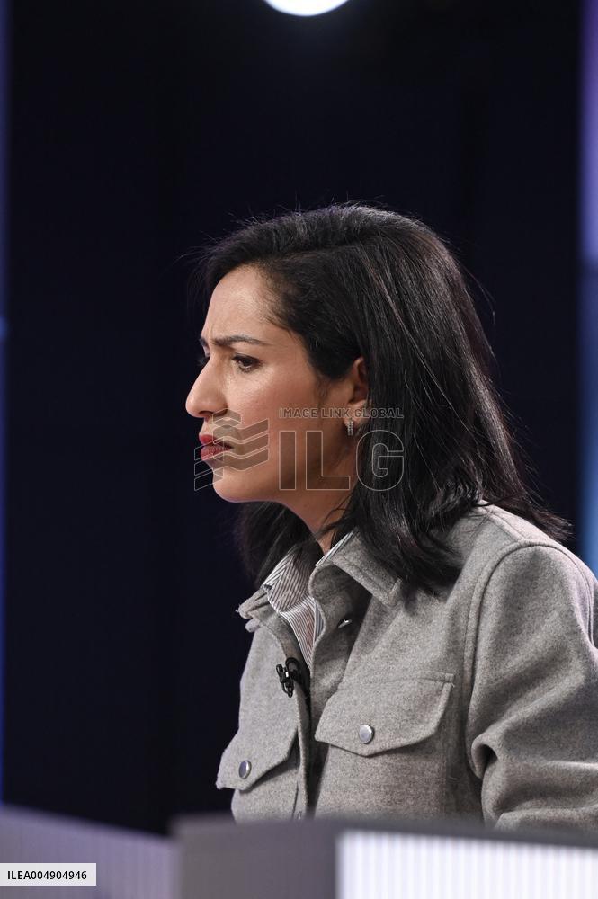 Sarah El Hairy On Dimanche En Politique - Paris