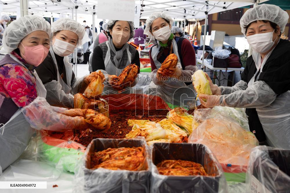 People make Kimchi at the Jogyesa temple - Seoul