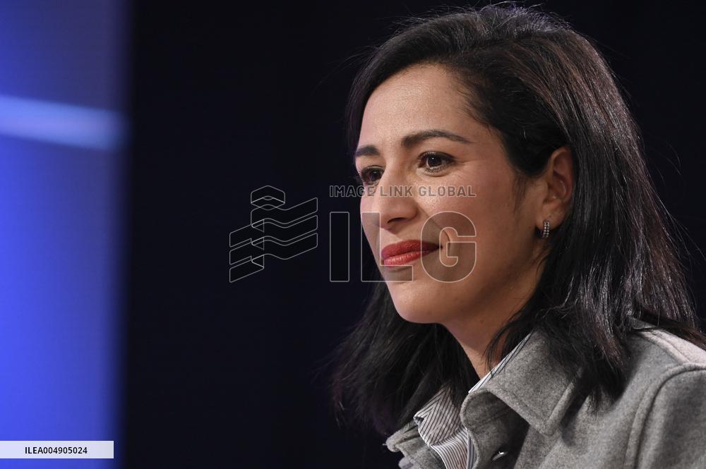 Sarah El Hairy On Dimanche En Politique - Paris