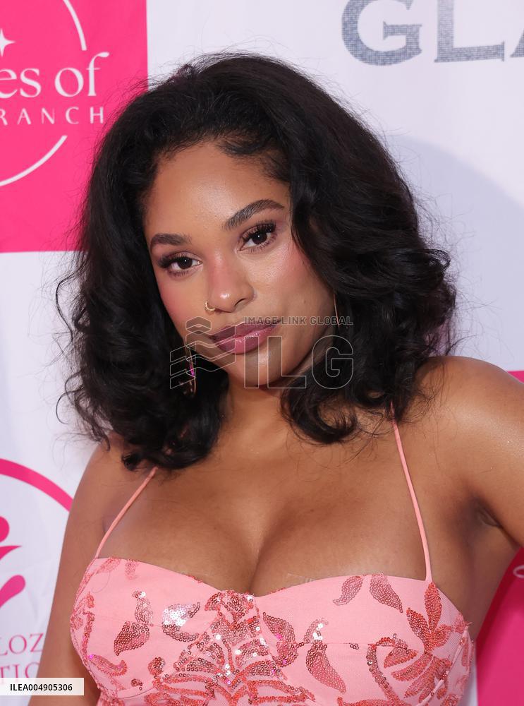 The Ladies of Porter Ranch x Glamlite Holiday Party - US