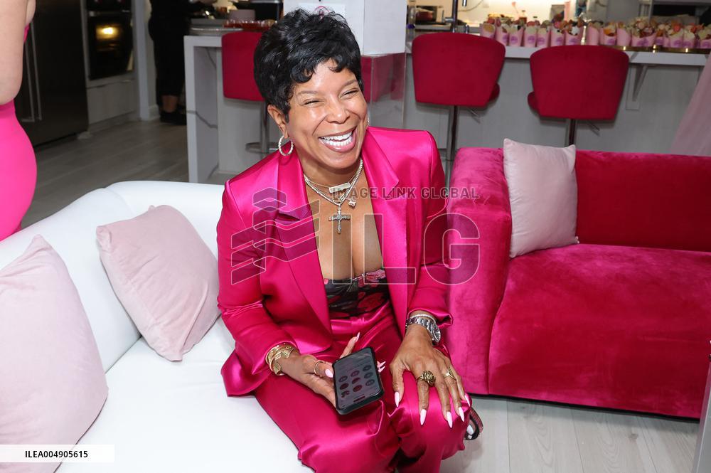 The Ladies of Porter Ranch x Glamlite Holiday Party - US